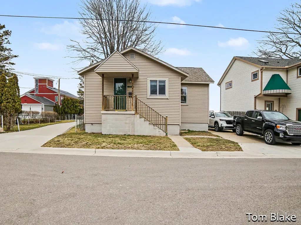 1834 Edgewater Street Muskegon City MI 49441