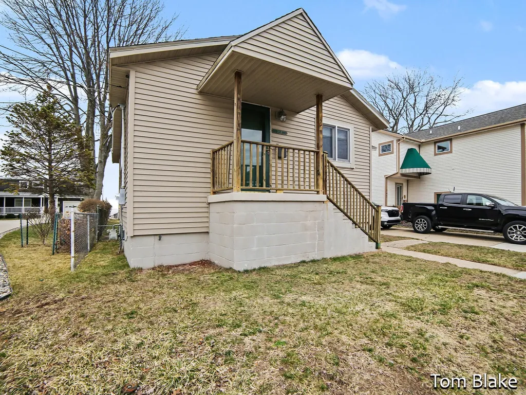 1834 Edgewater Street Muskegon City MI 49441