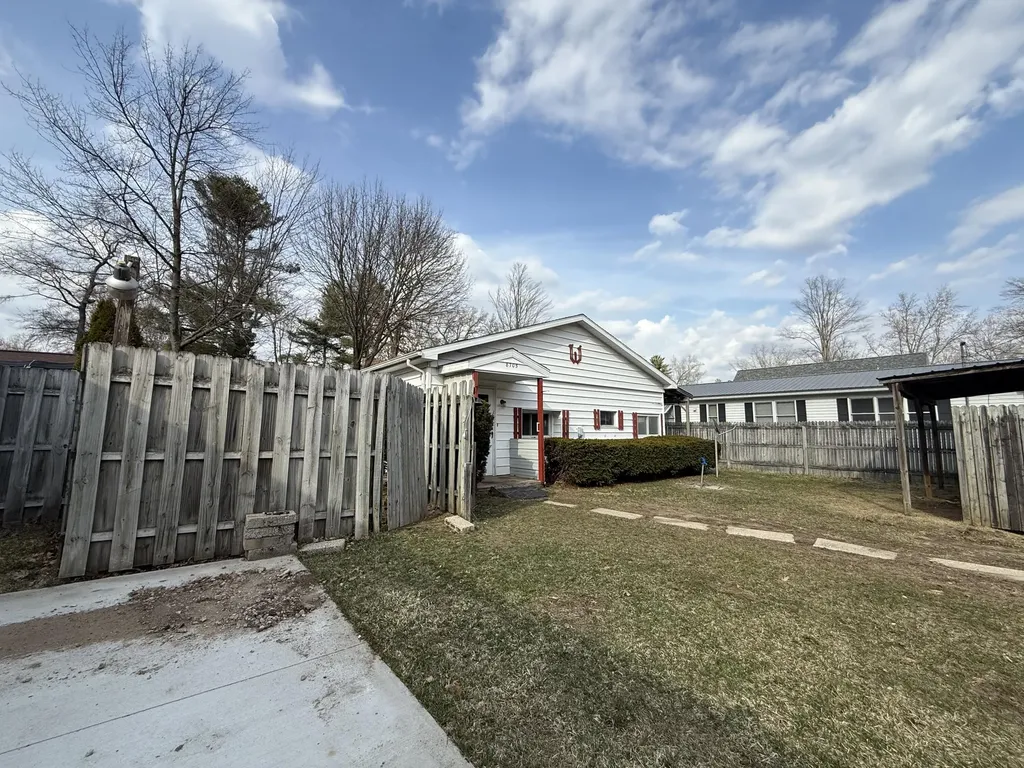 8705 E James Street Big Prairie Township MI 49349
