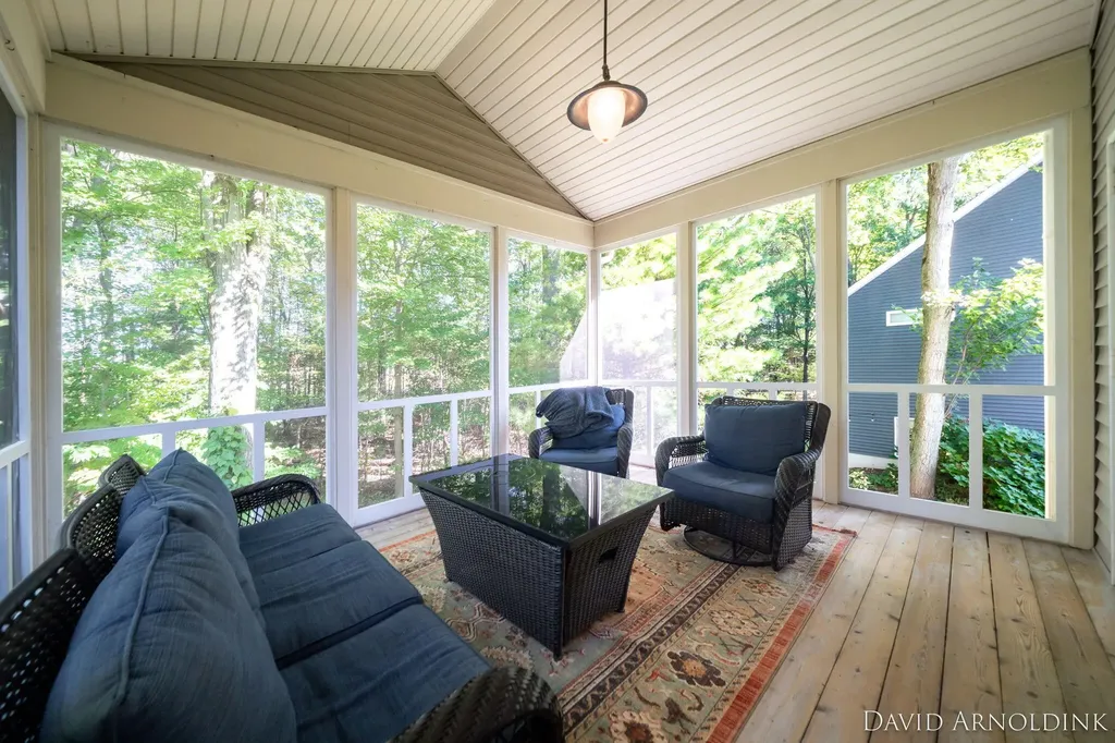 461 Island View Drive Park Township MI 49424