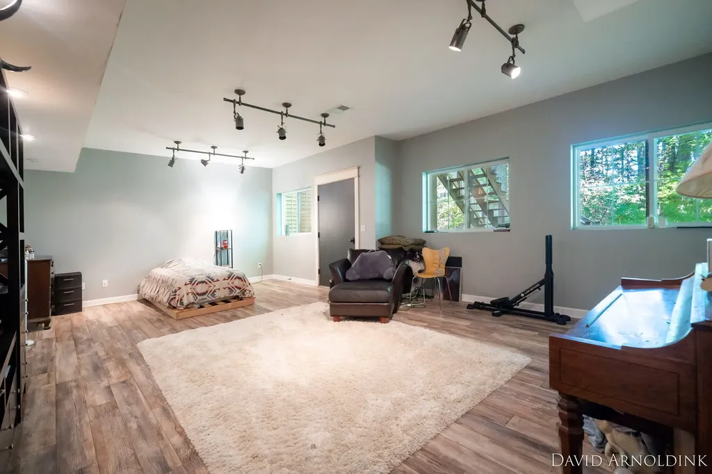 461 Island View Drive Park Township MI 49424