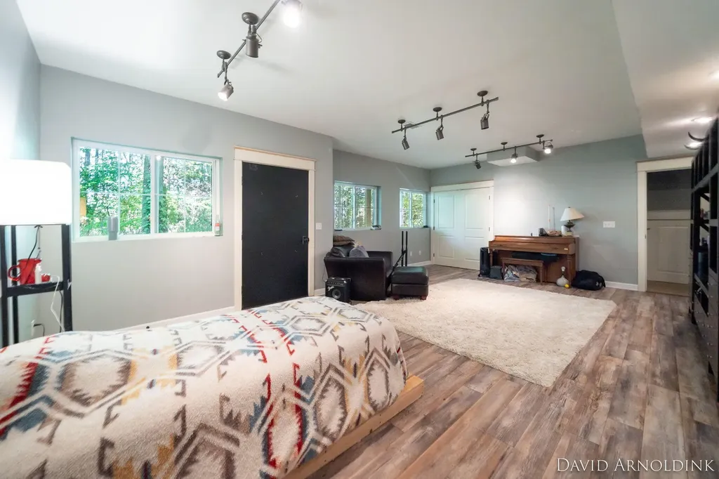 461 Island View Drive Park Township MI 49424