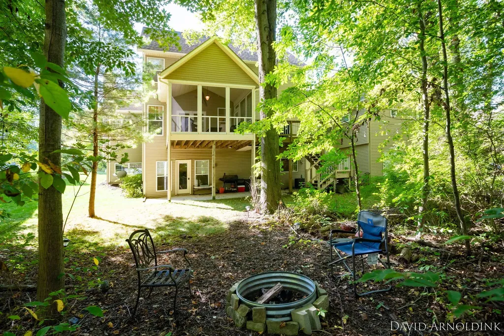 461 Island View Drive Park Township MI 49424