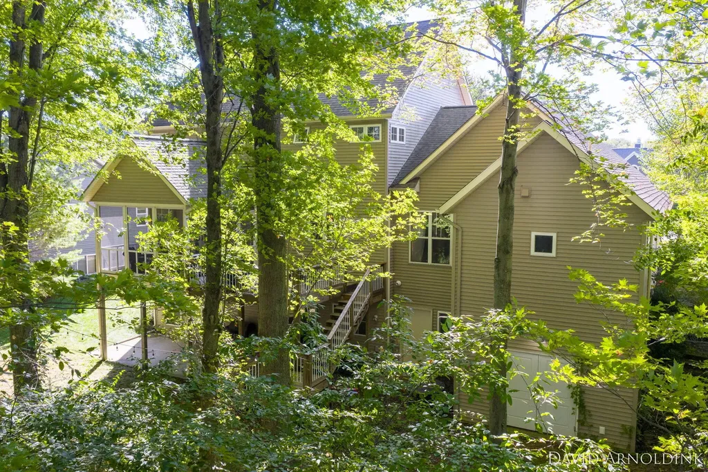 461 Island View Drive Park Township MI 49424
