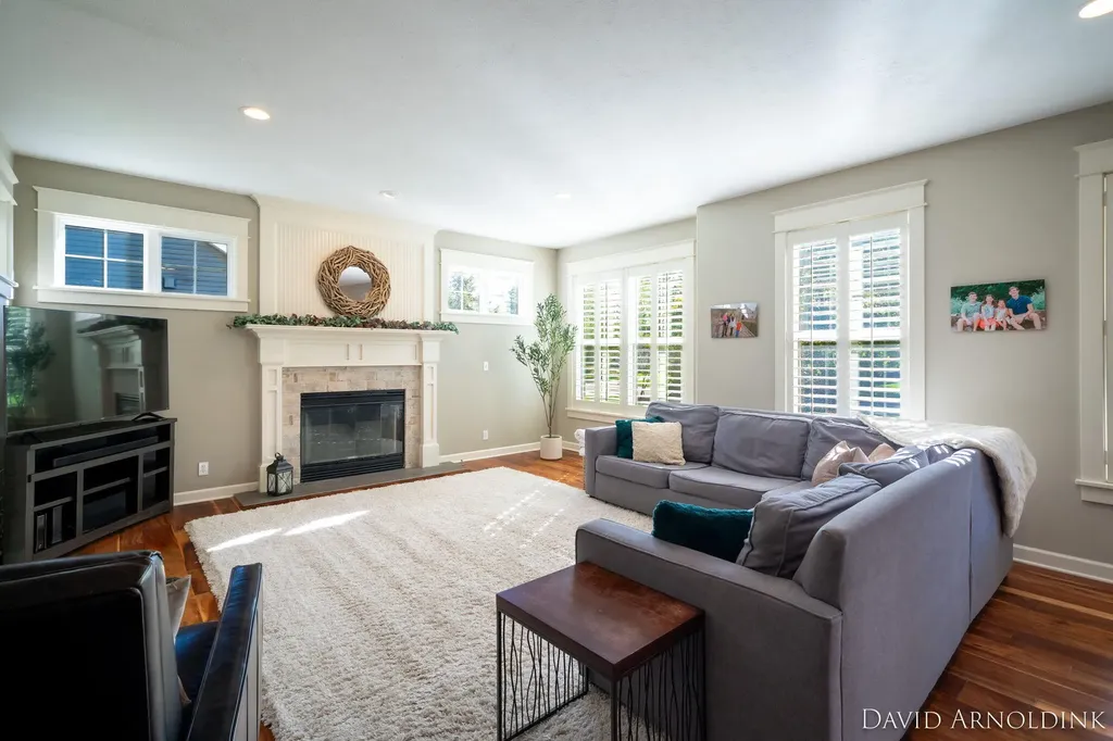 461 Island View Drive Park Township MI 49424