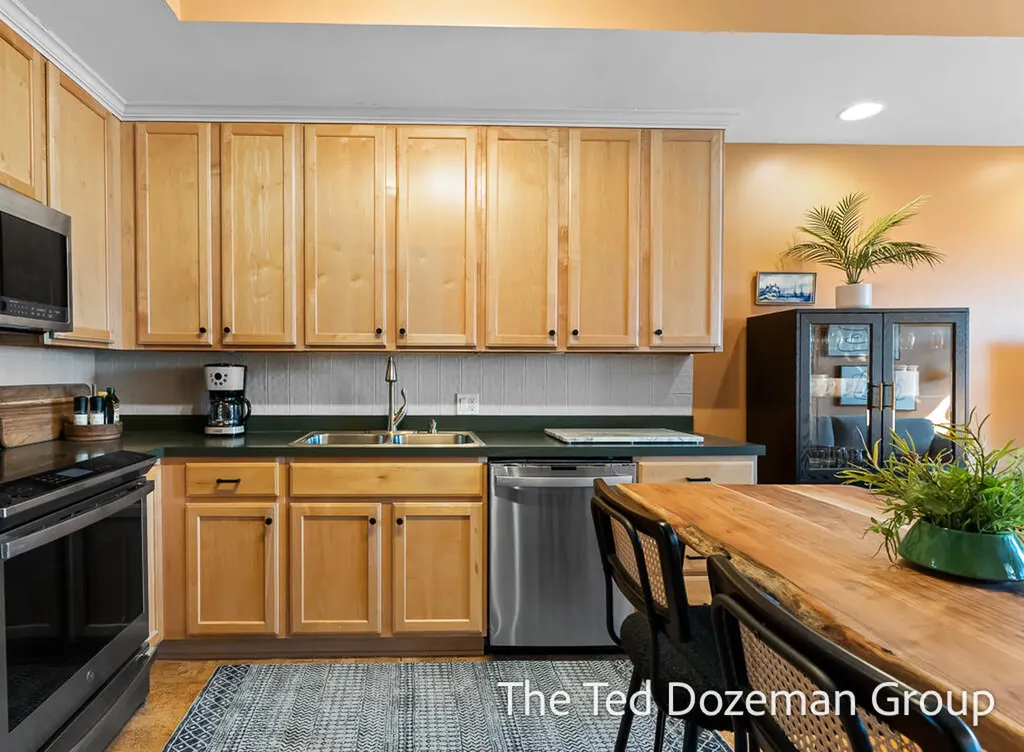 17 W 10th Street Holland City MI 49423