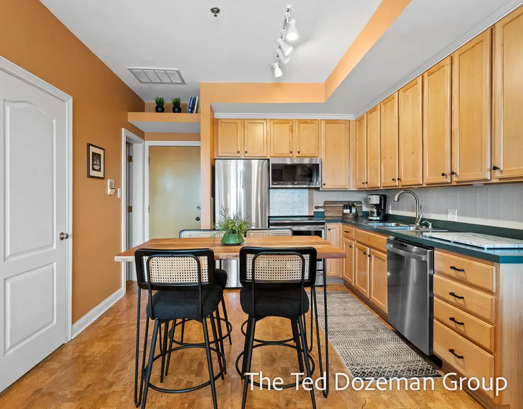 17 W 10th Street Holland City MI 49423