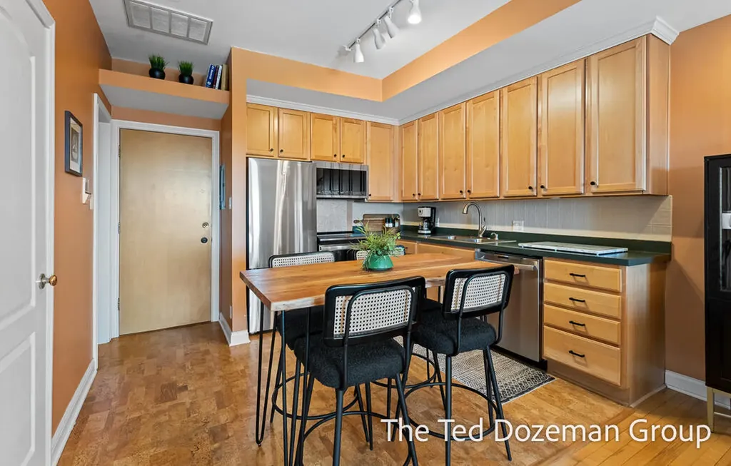17 W 10th Street Holland City MI 49423