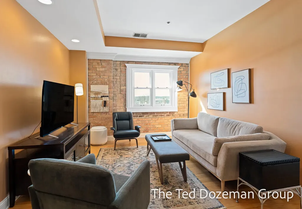 17 W 10th Street Holland City MI 49423