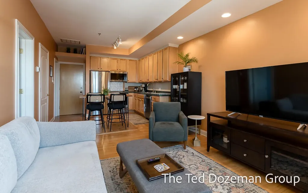 17 W 10th Street Holland City MI 49423