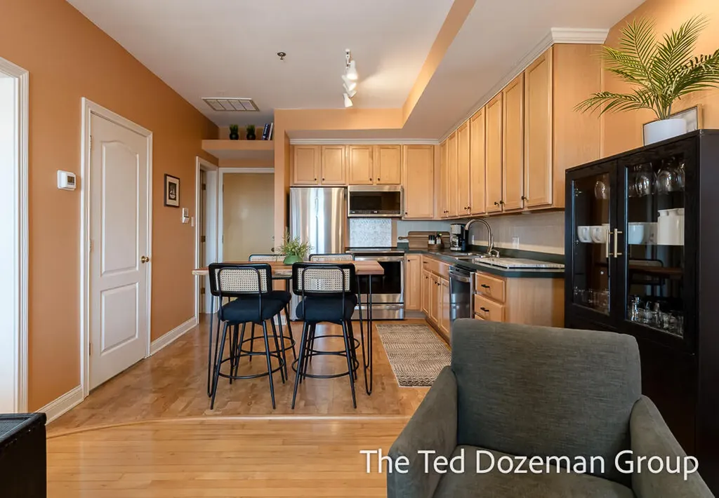 17 W 10th Street Holland City MI 49423