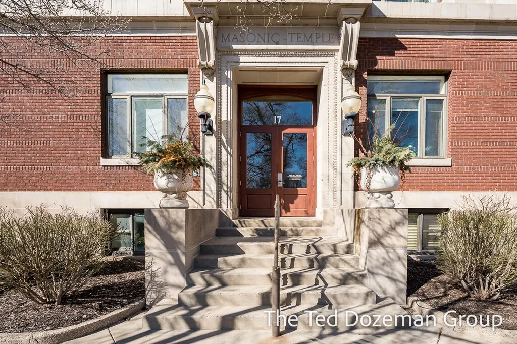 17 W 10th Street Holland City MI 49423