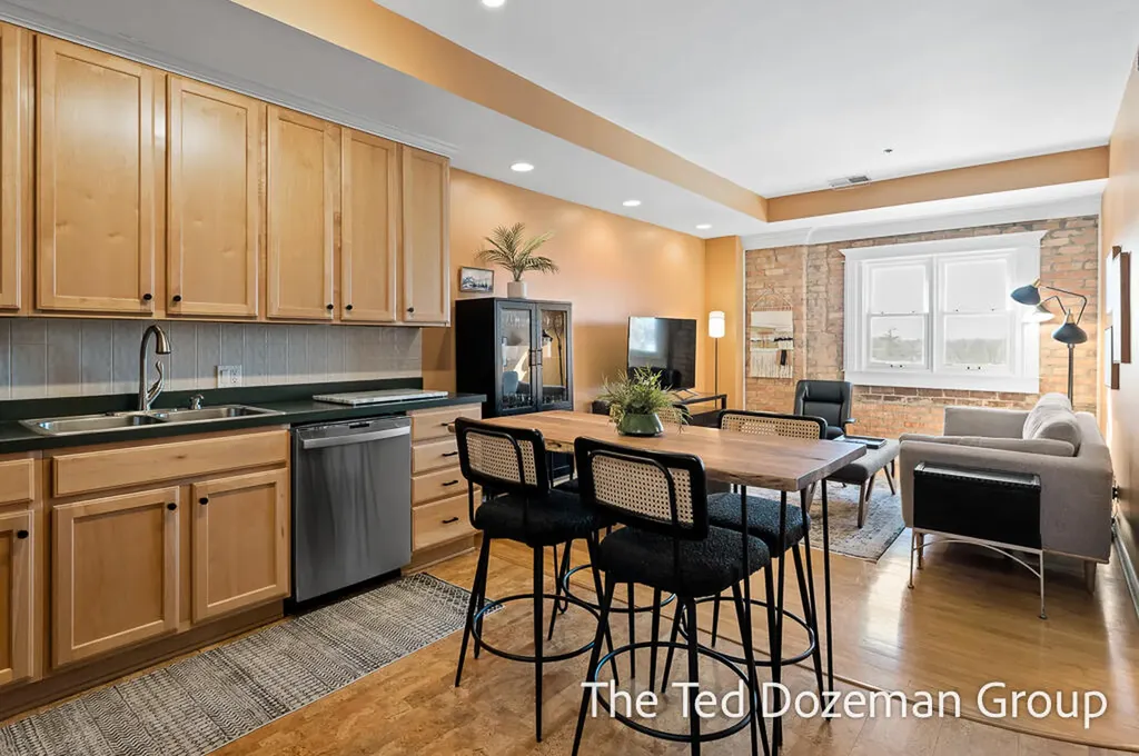 17 W 10th Street Holland City MI 49423
