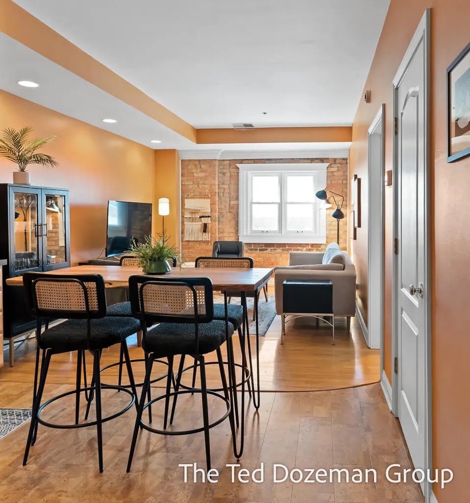 17 W 10th Street Holland City MI 49423