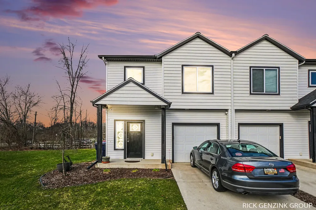 392 Harbor Town Court Holland City MI 49423