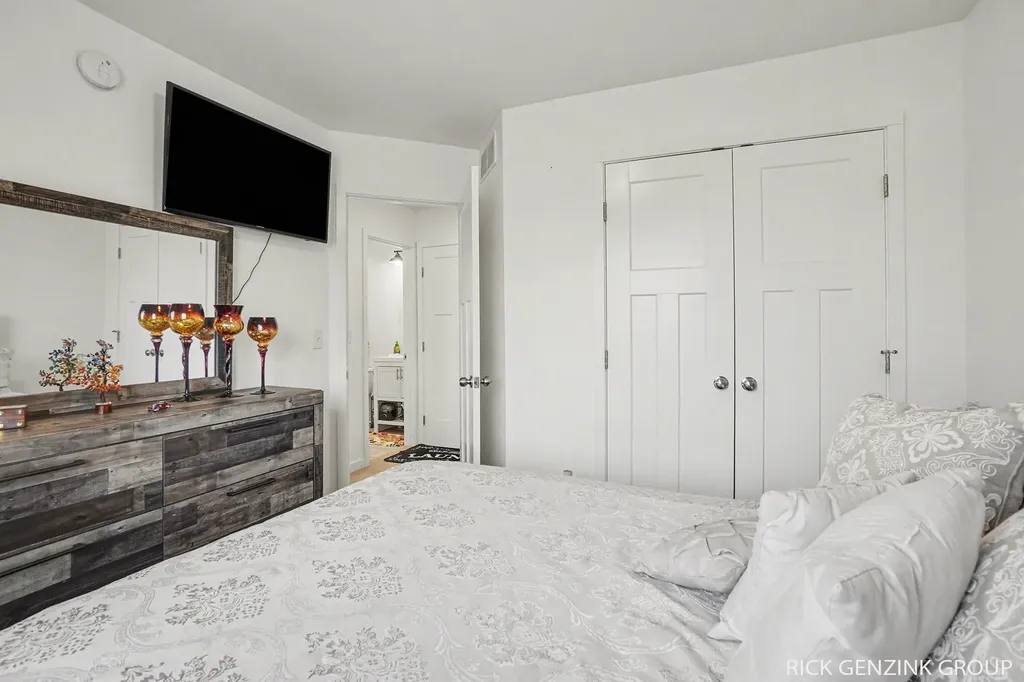 392 Harbor Town Court Holland City MI 49423