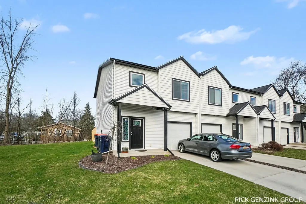 392 Harbor Town Court Holland City MI 49423