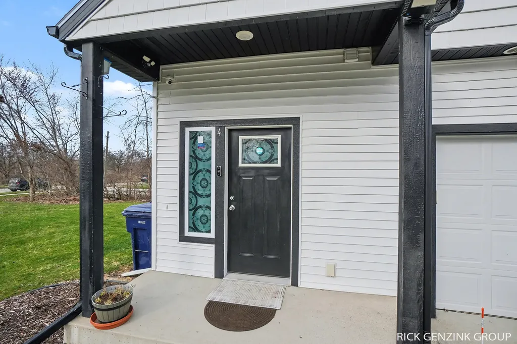 392 Harbor Town Court Holland City MI 49423