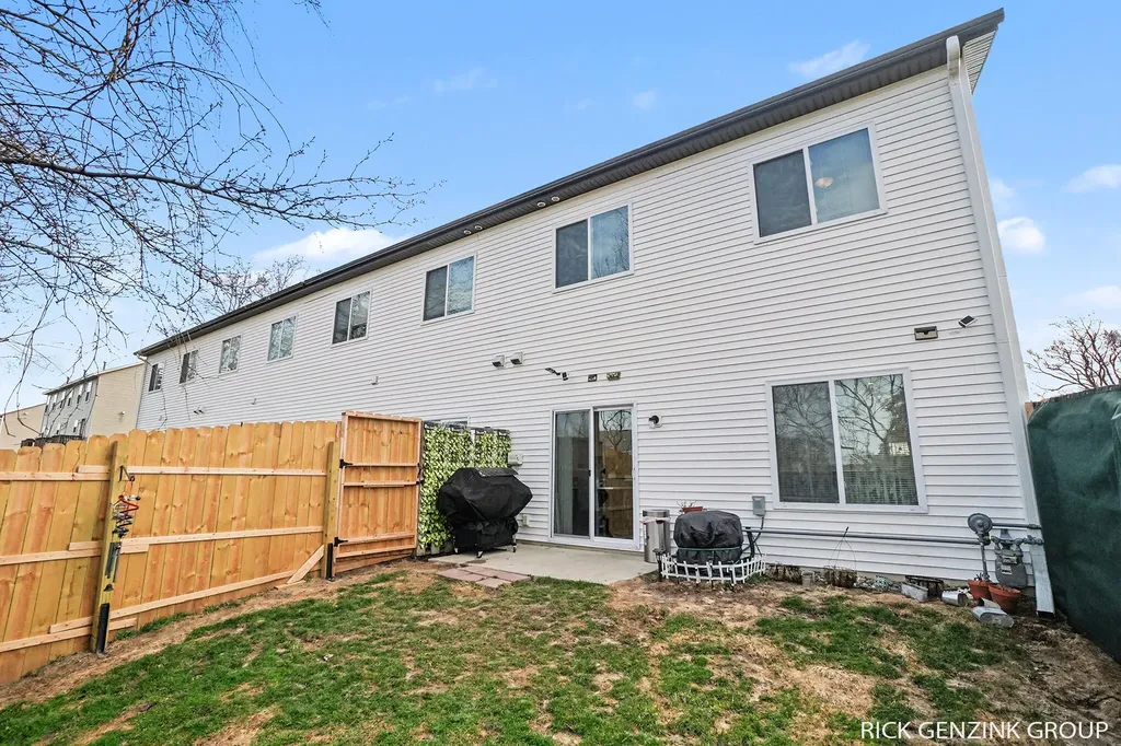 392 Harbor Town Court Holland City MI 49423