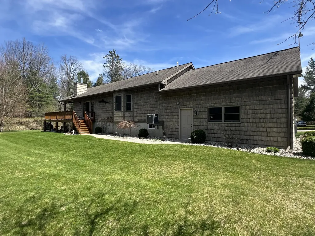 6425 S Taylor Road Logan Township MI 49402