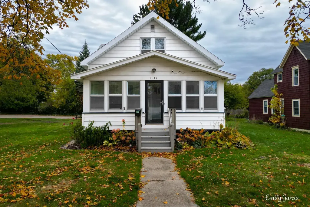 1151 W Dale Avenue Muskegon City MI 49441