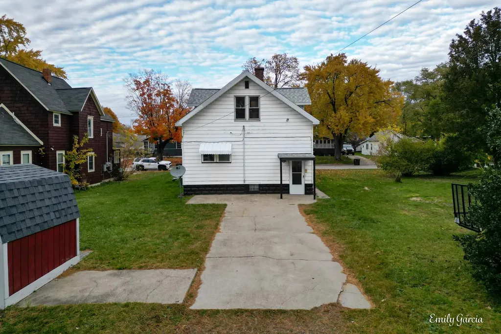 1151 W Dale Avenue Muskegon City MI 49441
