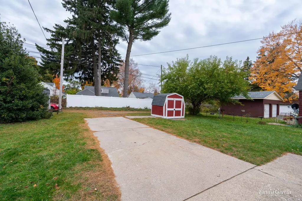 1151 W Dale Avenue Muskegon City MI 49441