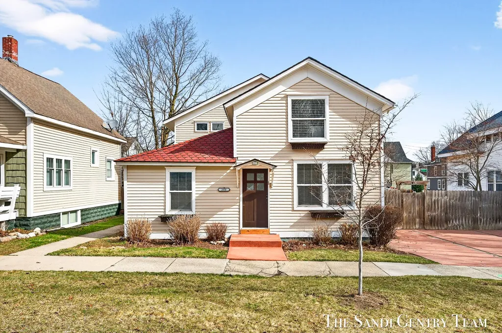 209 Clinton Avenue Grand Haven City MI 49417