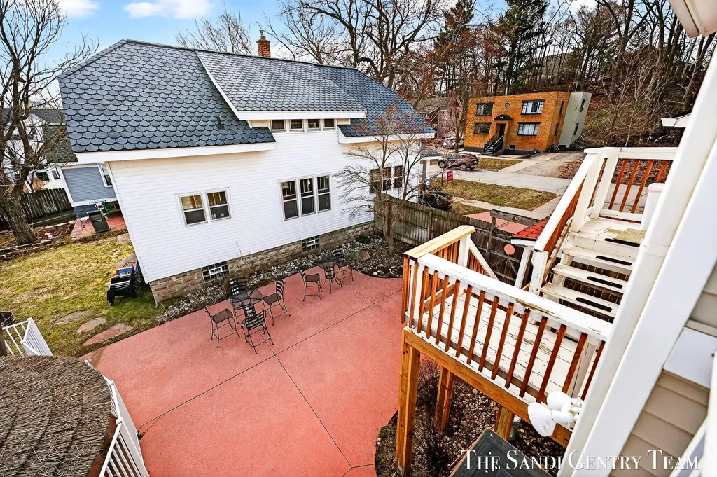 209 Clinton Avenue Grand Haven City MI 49417