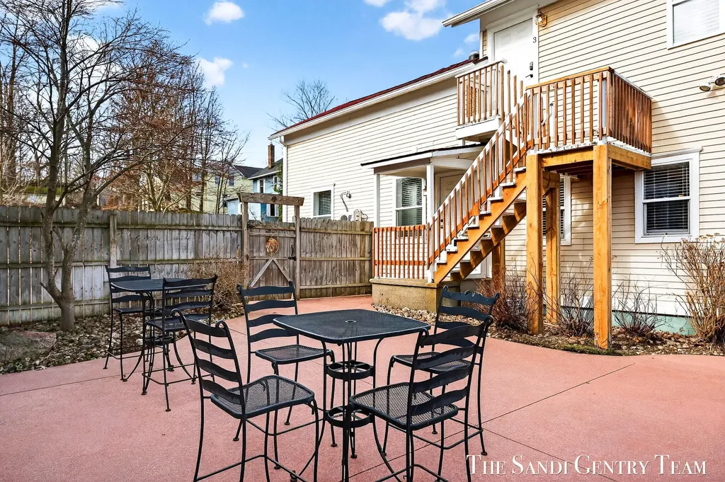 209 Clinton Avenue Grand Haven City MI 49417