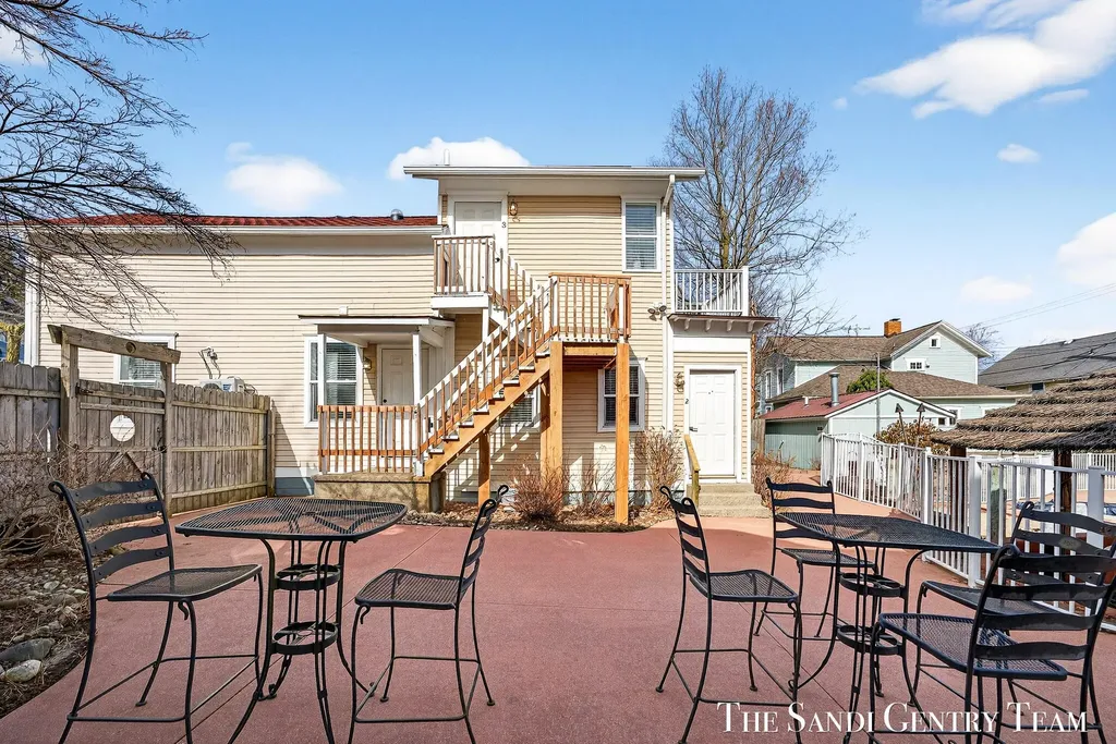 209 Clinton Avenue Grand Haven City MI 49417