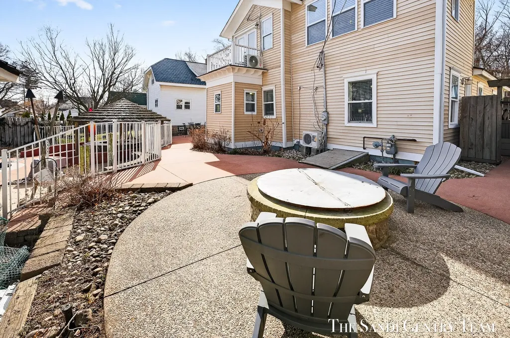 209 Clinton Avenue Grand Haven City MI 49417