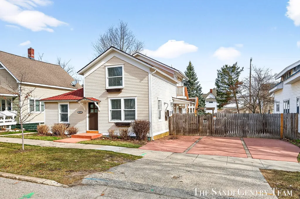 209 Clinton Avenue Grand Haven City MI 49417