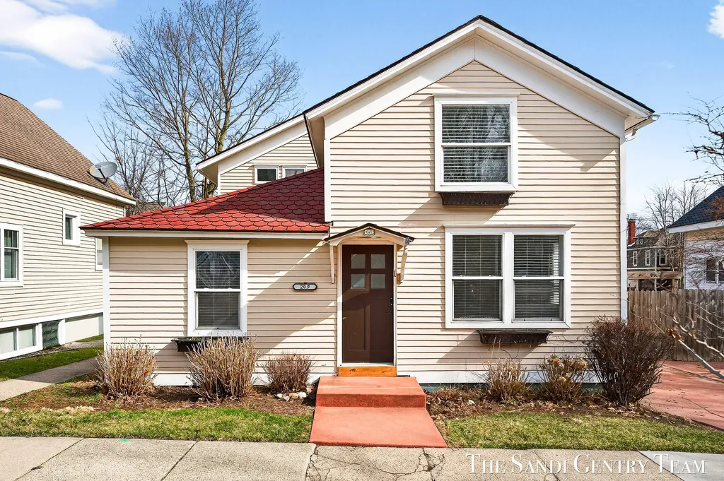 209 Clinton Avenue Grand Haven City MI 49417