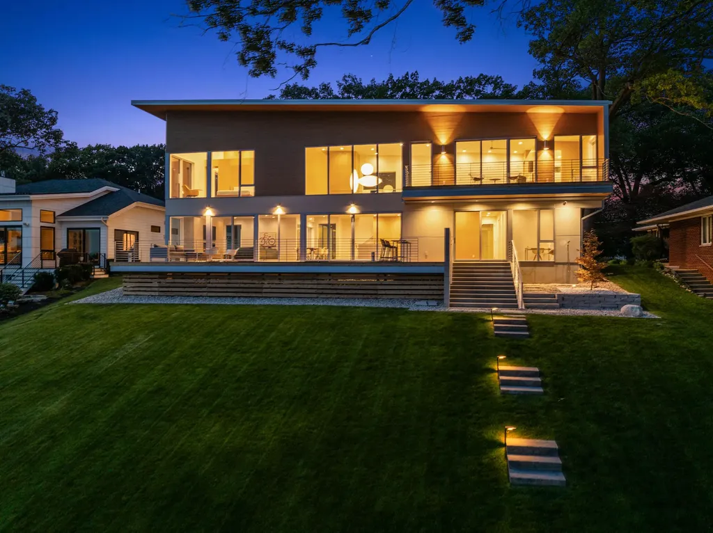 602 Lawn Avenue Holland Charter Township MI 49424