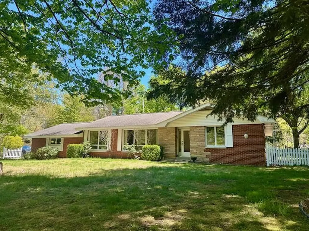 2095 Lakeshore Drive Ganges Township MI 49408