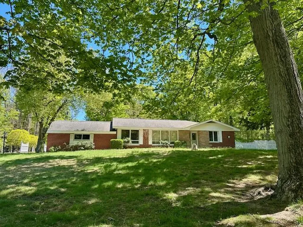 2095 Lakeshore Drive Ganges Township MI 49408