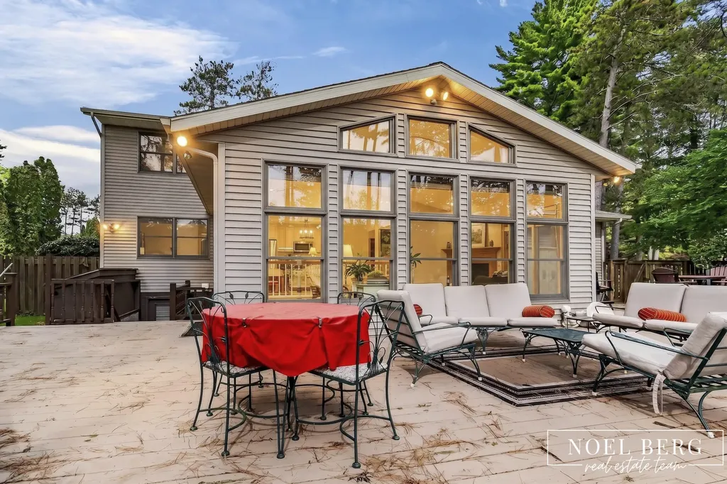17218 Timber Dunes Drive Grand Haven Charter Township MI 49417