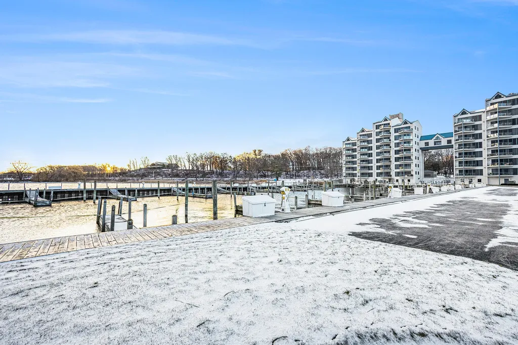 2964 Lakeshore Drive Muskegon City MI 49441