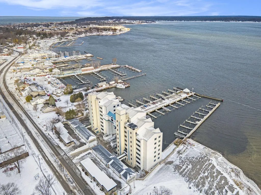 2964 Lakeshore Drive Muskegon City MI 49441