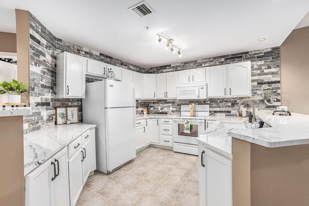 2964 Lakeshore Drive Muskegon City MI 49441
