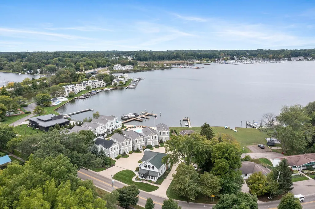787 Lake Street Saugatuck City MI 49453