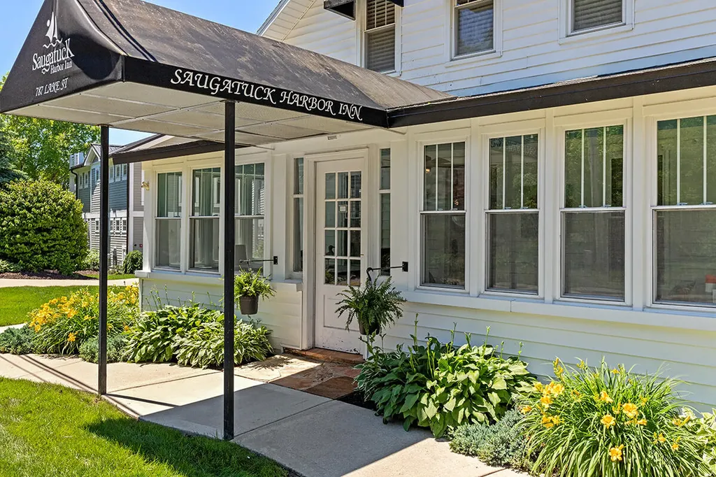 787 Lake Street Saugatuck City MI 49453
