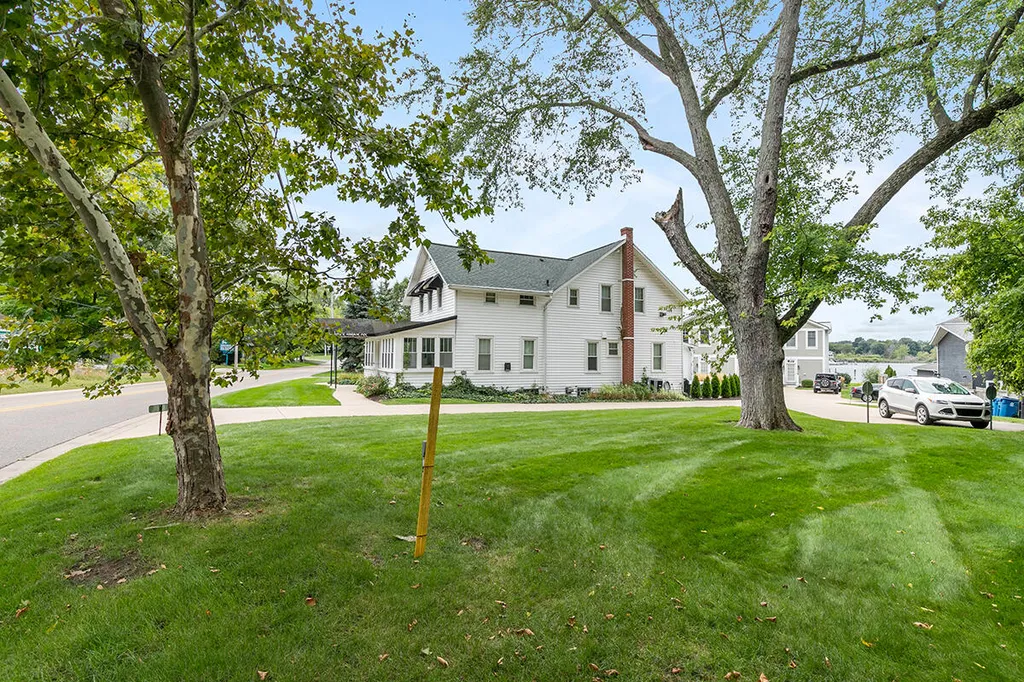 787 Lake Street Saugatuck City MI 49453