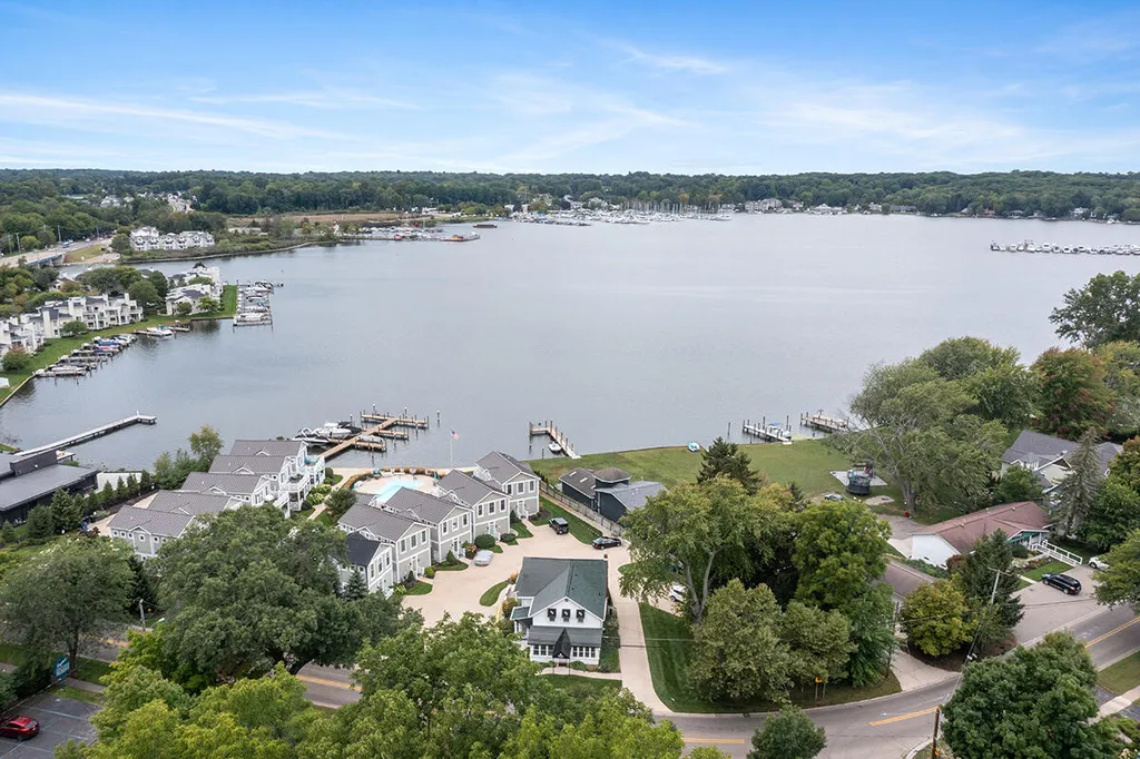 787 Lake Street Saugatuck City MI 49453