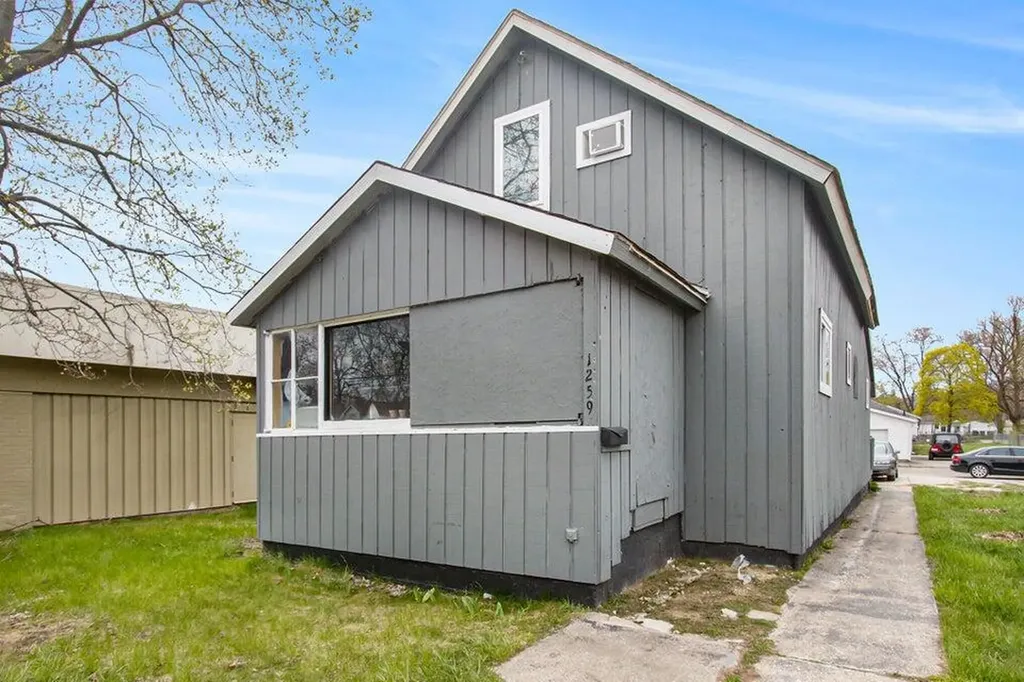 1259 E Apple Avenue Muskegon City MI 49442