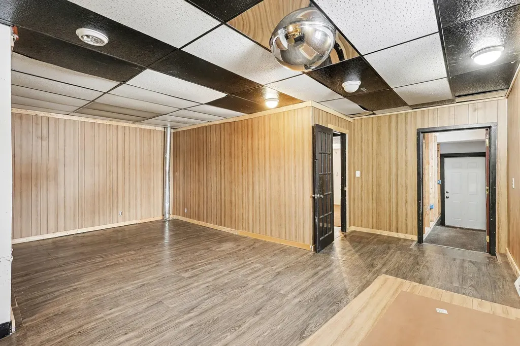 1259 E Apple Avenue Muskegon City MI 49442