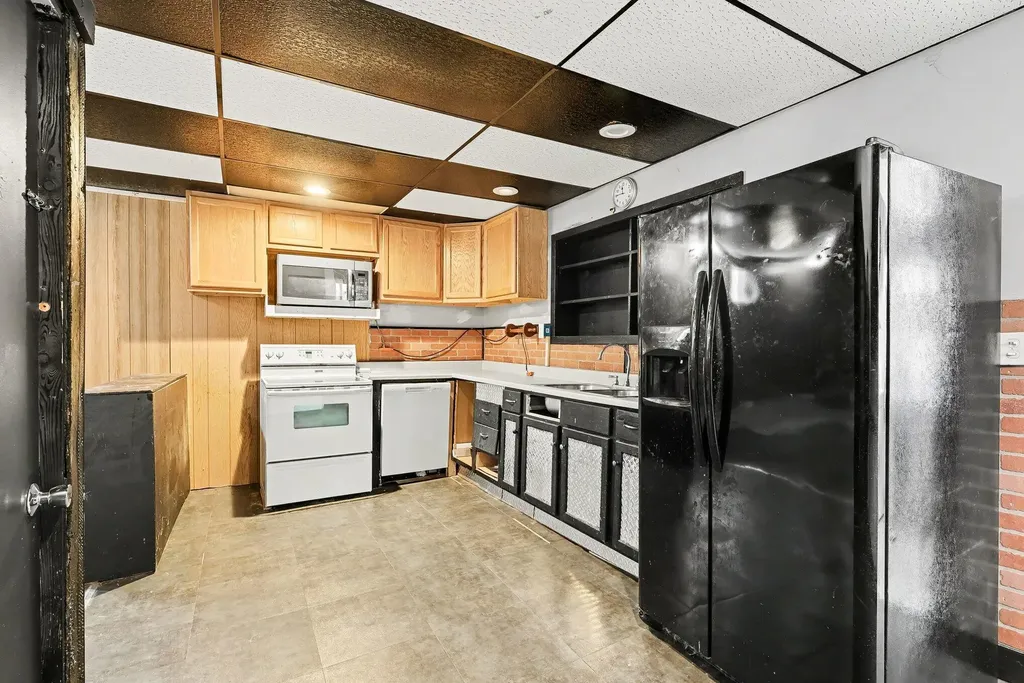 1259 E Apple Avenue Muskegon City MI 49442
