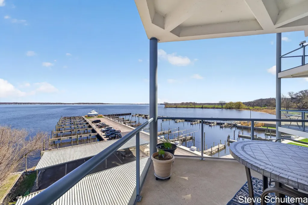2964 Lakeshore Drive Muskegon City MI 49441