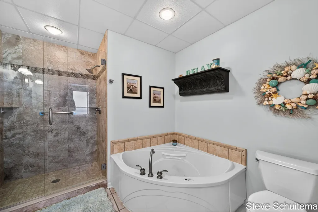 2964 Lakeshore Drive Muskegon City MI 49441